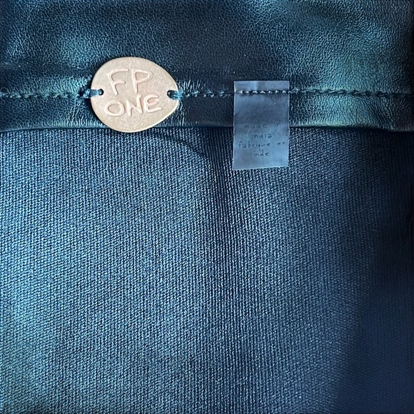 Free People pink & black animal print sequined zip up mini skirt size 6 - Picture 3 of 9